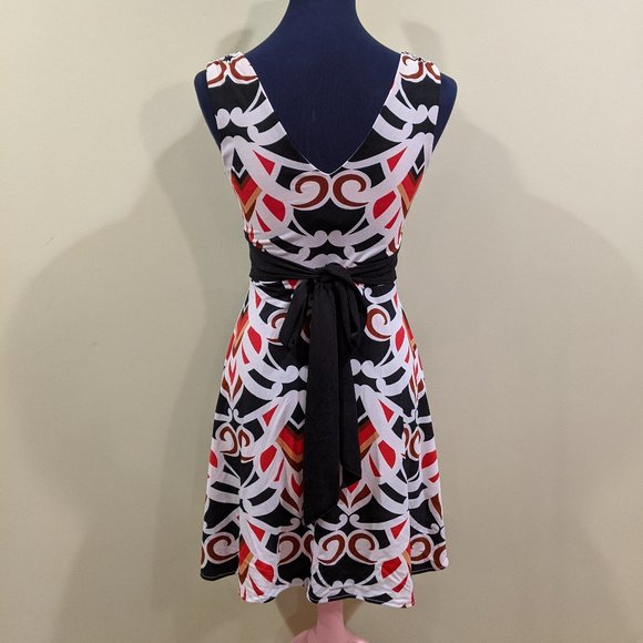 Patterned Dress - Picture 2 of 6